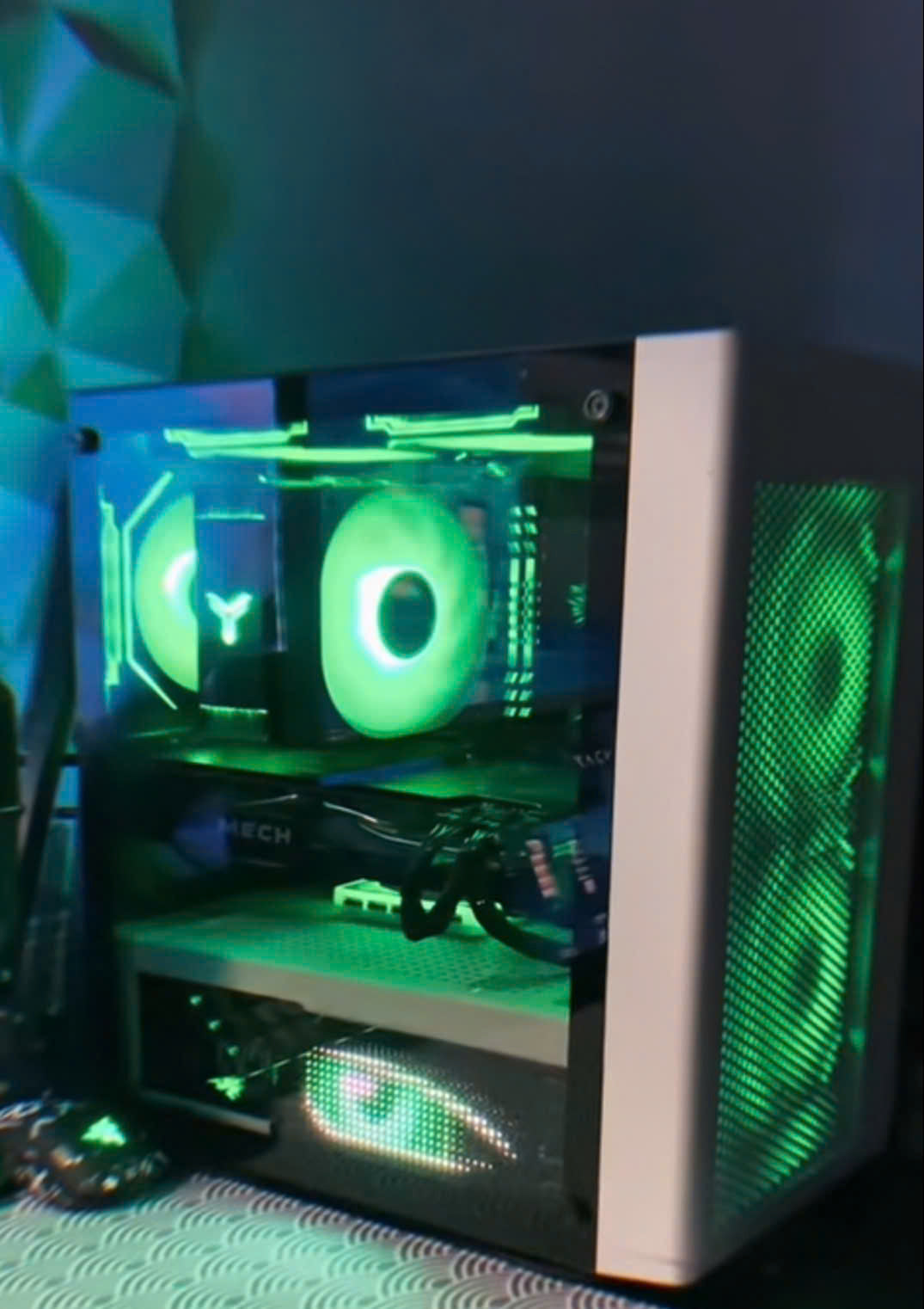 FlexGlow™ RGB Message Display – Custom Text Screen for PC Case Mods